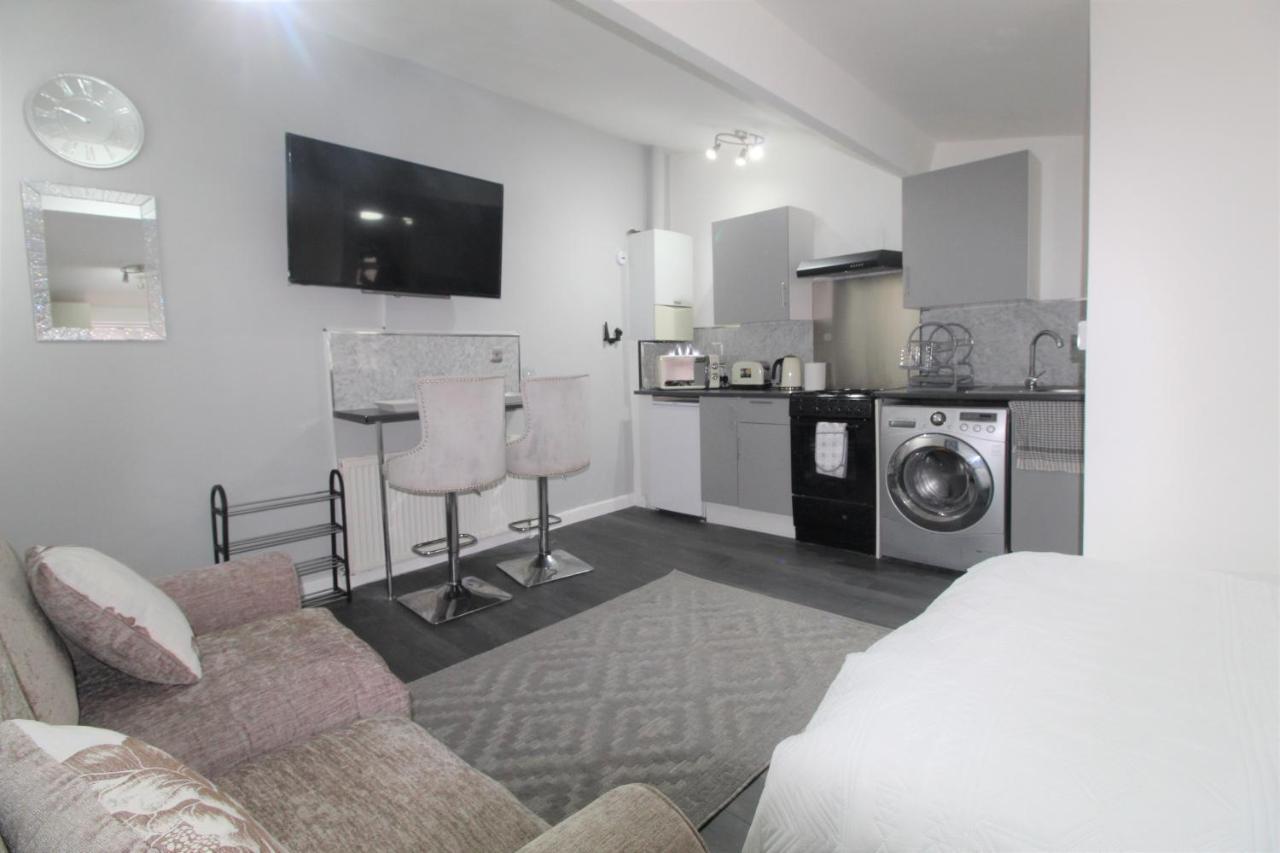 Studio 2 Min Walk To Upton Park Station Londres Exterior foto
